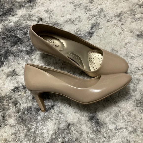 Dexflex Comfort Nude Beige Patent Leather Pumps Heels Women‎ - Picture 3 of 5